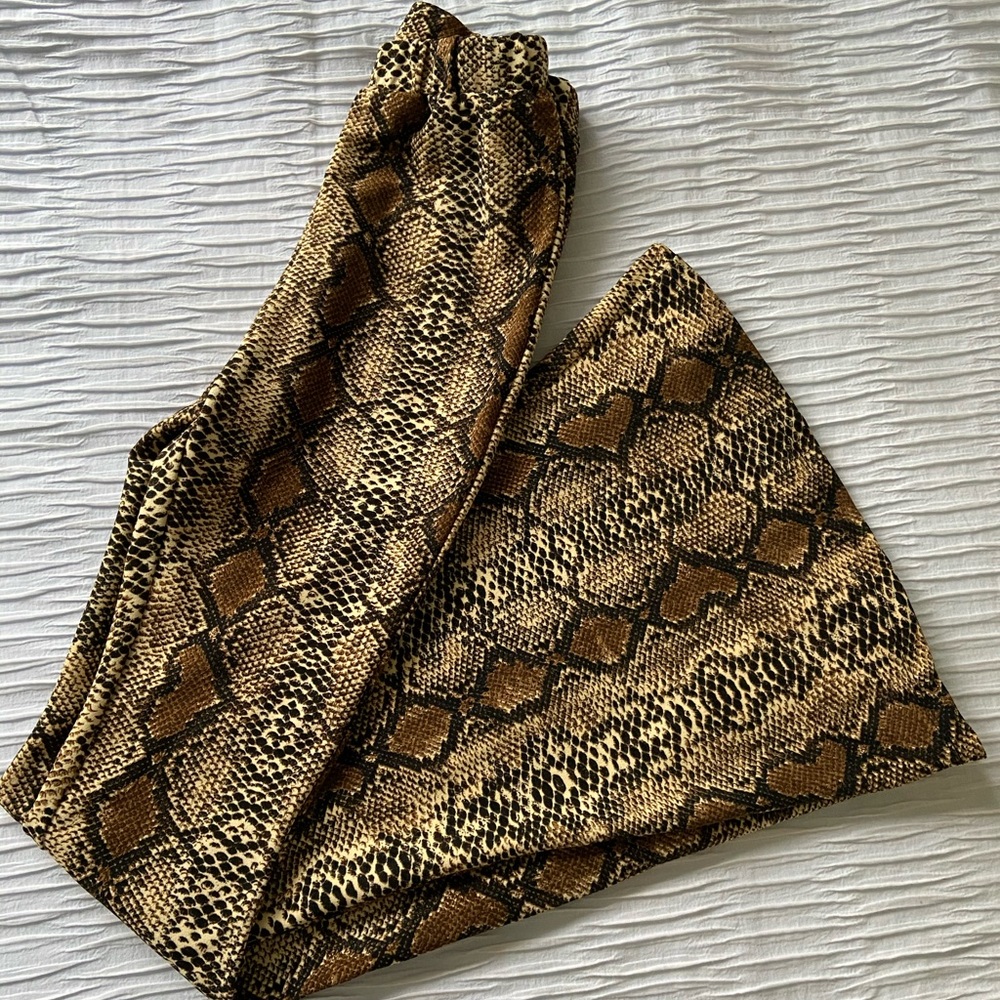 💫 SOLD 💫 Princess Polly Snake Flare Pants - Picture 2 of 3